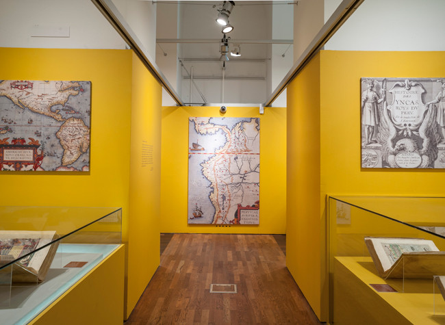 Sala de la exposición de La Biblioteca del Inca Garcilaso de la Vega (1616-2016)