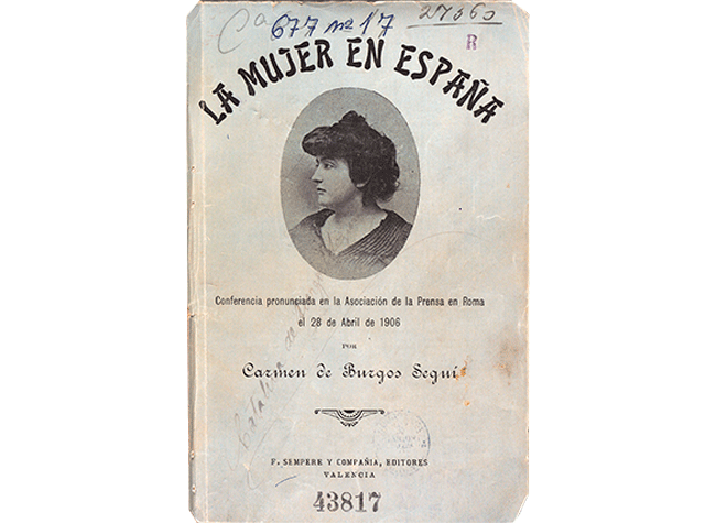 Cubierta con la fotografía de Carmen de Burgos en La mujer en España, Sempere, Valencia, 1906. Biblioteca Nacional de España