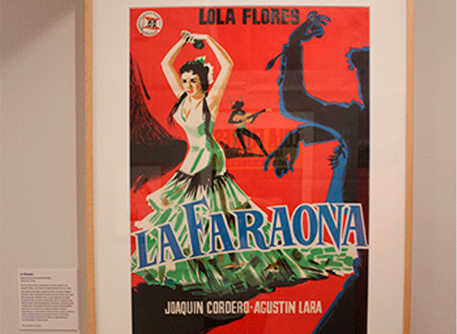 Montaje de la exposición Si me queréis, ¡venirse! Lola Flores en la Biblioteca Nacional de España
