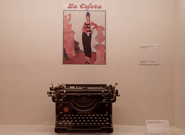 Montaje de la exposición de Carmen de Burgos