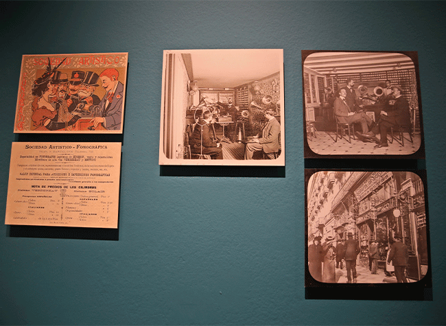 Montaje de la exposición Máquinas parlantes. El arte de atrapar el sonido