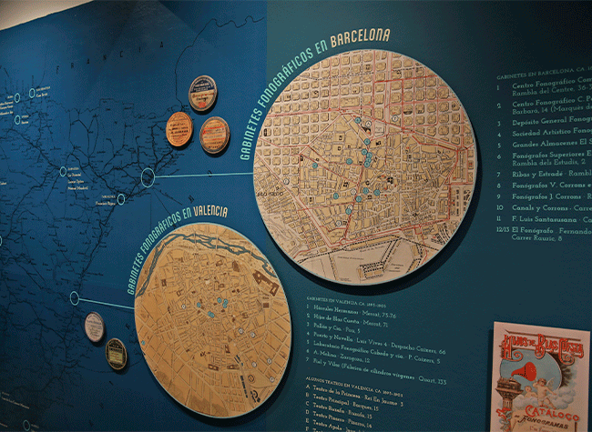 Montaje de la exposición Máquinas parlantes. El arte de atrapar el sonido