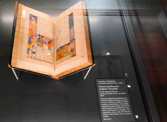 Montaje de la exposición Manuscritos persas